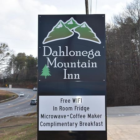 Dahlonega Mountain Inn Bagian luar foto