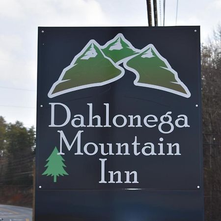 Dahlonega Mountain Inn Bagian luar foto