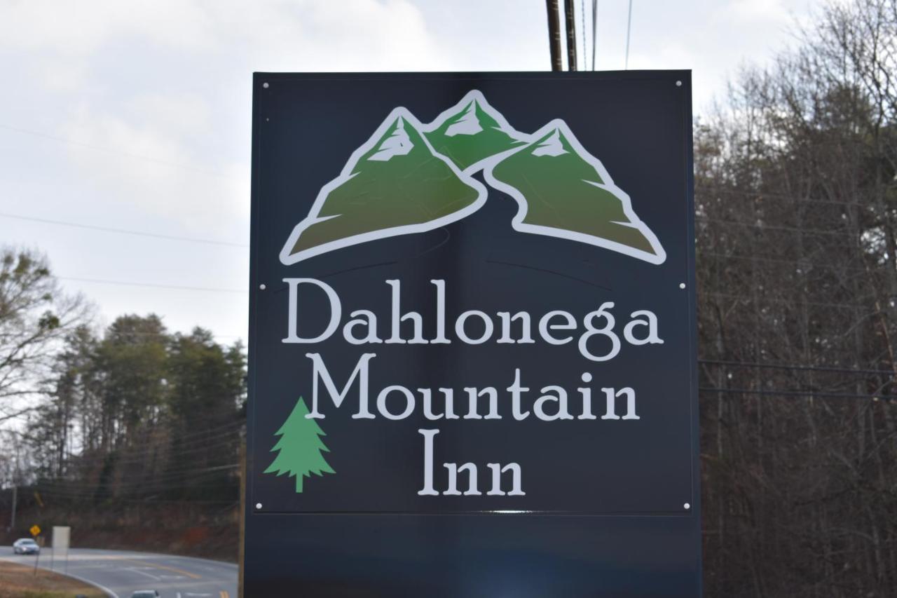 Dahlonega Mountain Inn Bagian luar foto